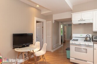 3144 N Oakley Ave, Unit J03W in Chicago, IL - Building Photo - Building Photo