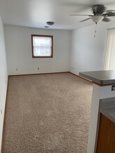 210 E Verona Ave, Unit D in Verona, WI - Foto de edificio - Building Photo