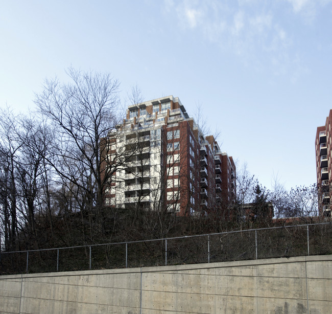 70 Old Mill Rd in Oakville, ON - Building Photo - Building Photo