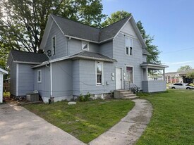 901 W Beardsley Ave in Elkhart, IN - Building Photo
