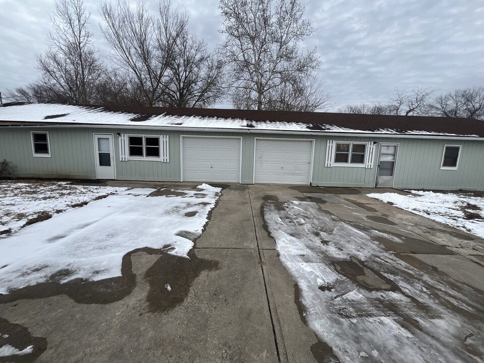 21 SE 130 Rd in Warrensburg, MO - Building Photo