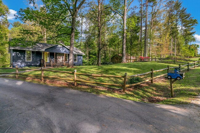16 Maple St in Fletcher, NC - Building Photo - Building Photo