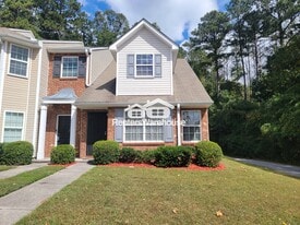 8160 Oakley Cir in Union City, GA - Building Photo