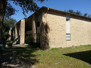 1005 Gunnison St in Sealy, TX - Building Photo - Building Photo