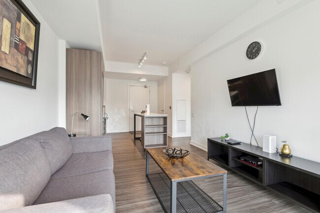 99 Gerrard St W in Toronto, ON - Building Photo - Building Photo