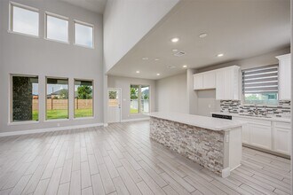 1942 Mustang Blf Ln in Katy, TX - Building Photo - Building Photo