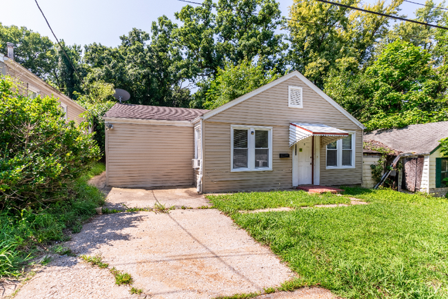 2606 Winfred Ave in Jennings, MO - Foto de edificio - Building Photo