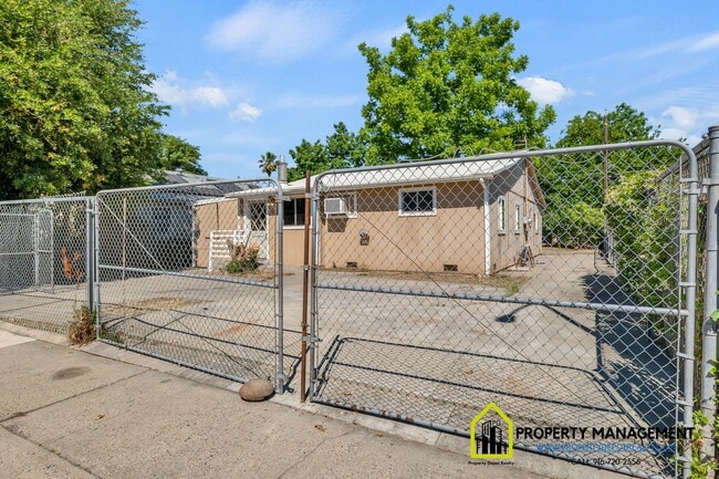 4409 E Nichols Ave in Sacramento, CA - Building Photo - Building Photo