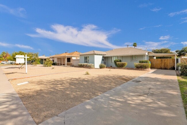 3015 N 17th Ave in Phoenix, AZ - Foto de edificio - Building Photo