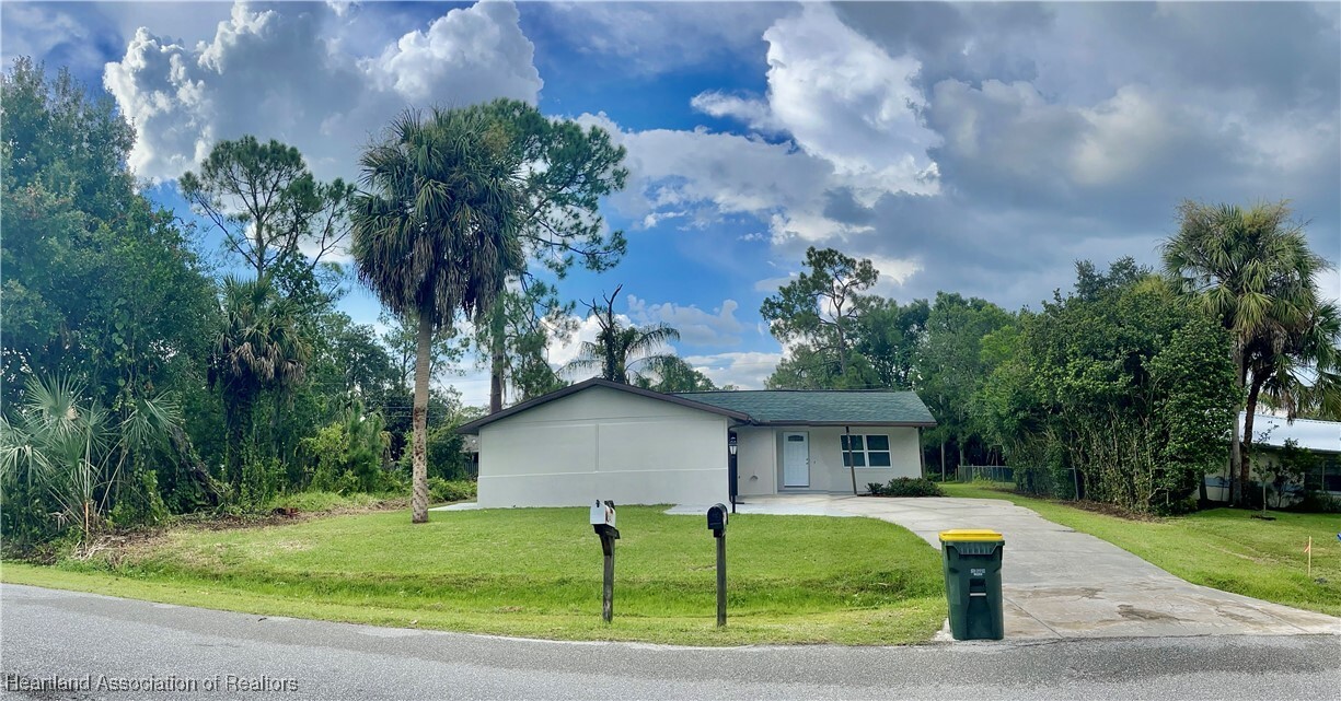 932 Grogan Ave in Sebring, FL - Building Photo