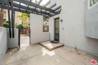 5800 Seawalk Dr in Los Angeles, CA - Building Photo - Building Photo