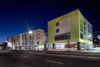 CC Tan Center in Glendale, CA - Foto de edificio - Building Photo