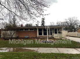 32028 Maine St in Livonia, MI - Building Photo
