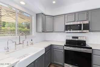 8841 S 51st St in Phoenix, AZ - Building Photo - Building Photo