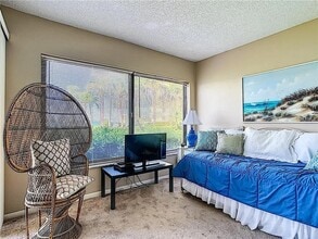 6287 Bahia del Mar Cir, Unit Waterfront Isla Del Sol in St. Petersburg, FL - Building Photo - Building Photo