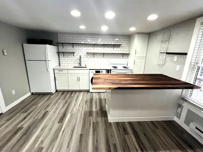 property at 2 Creekside Dr
