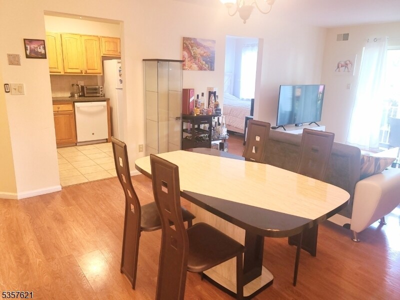 14 Brookside Ln in Mount Arlington, NJ - Building Photo