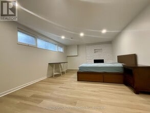 260 Fisherville Rd in Toronto, ON - Building Photo - Building Photo