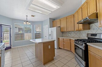 2611 S Breeze Dr in Manvel, TX - Building Photo - Building Photo