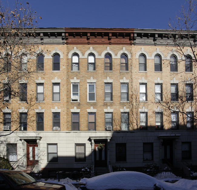 137 Kent St in Brooklyn, NY - Building Photo - Building Photo