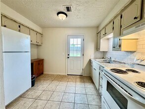 411 E 3rd St in Hydro, OK - Building Photo - Building Photo