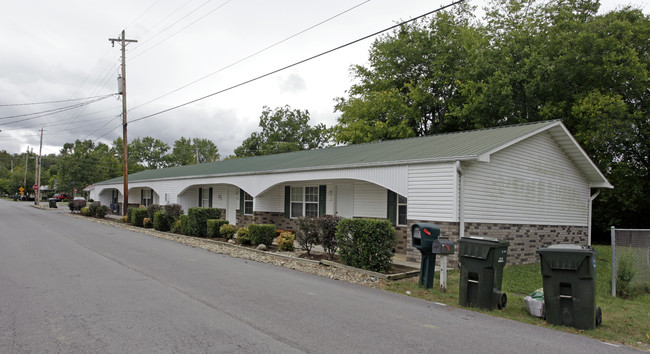 331 Mcmahan Ave in Sevierville, TN - Foto de edificio - Building Photo