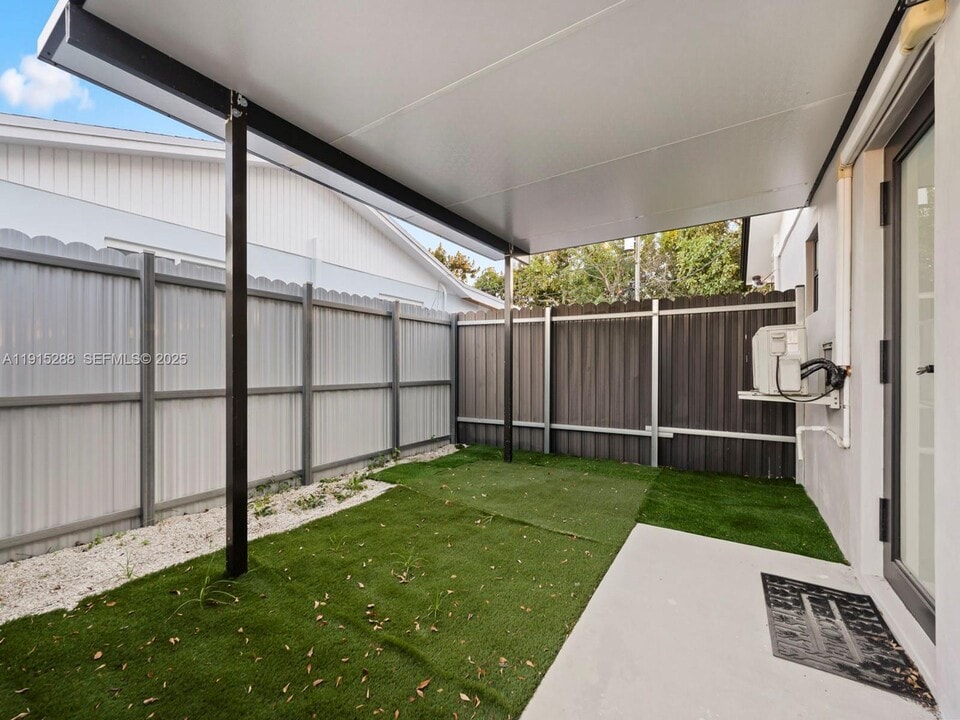 19850 Franjo Rd in Cutler Bay, FL - Building Photo