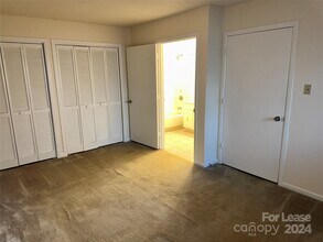 6121 Heathstone Ln in Charlotte, NC - Building Photo - Building Photo
