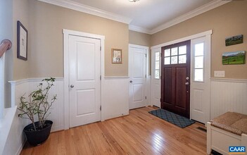 1445 Wickham Pond Dr in Charlottesville, VA - Foto de edificio - Building Photo