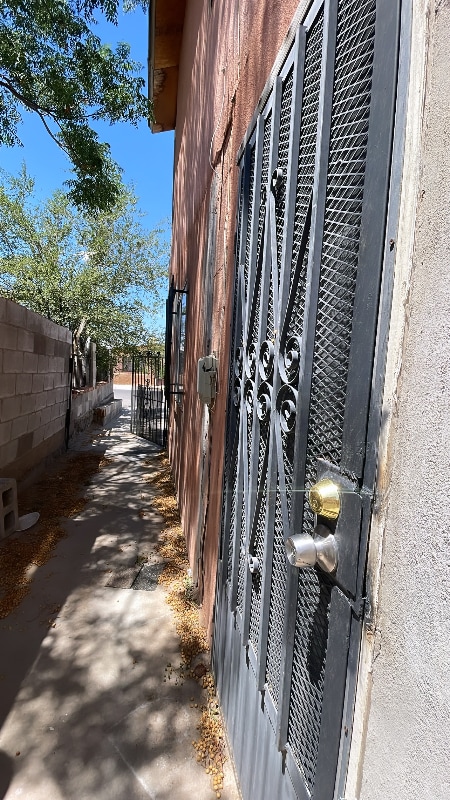 213 5th St in Sunland Park, NM - Foto de edificio - Building Photo