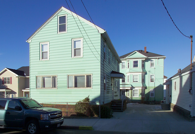 68-72 Orange St in Fall River, MA - Foto de edificio - Building Photo