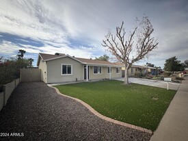 3615 E Janice Wy in Phoenix, AZ - Foto de edificio - Building Photo