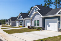 Whisper Creek Village in Milton, FL - Foto de edificio - Building Photo