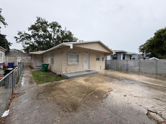 1745 NW 47th Ter, Unit 1745 in Miami, FL - Building Photo - Building Photo