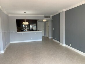 1455 N Treasure Dr in North Bay Village, FL - Building Photo - Building Photo