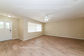 3218 Oxford Dr W in Bradenton, FL - Foto de edificio - Building Photo