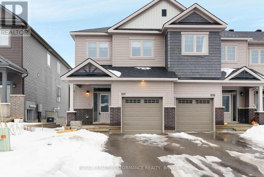1011 Kijik Cres in Ottawa, ON - Building Photo