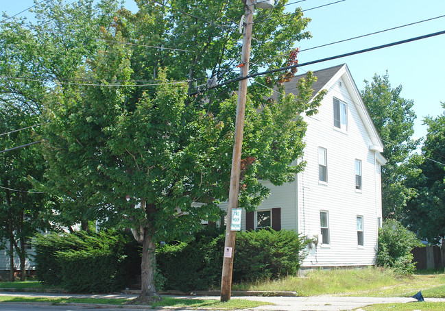 134 N Main St in Rochester, NH - Building Photo - Building Photo