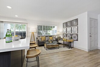 The Franciscan in Campbell, CA - Foto de edificio - Building Photo