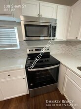 108 Shaw St in Tom Bean, TX - Foto de edificio - Building Photo