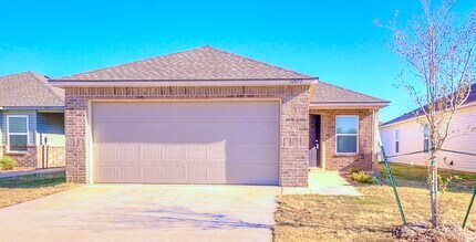 12013 SW 32nd St in Yukon, OK - Building Photo - Building Photo