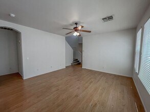 10338 Blue Claws Ln in Las Vegas, NV - Foto de edificio - Building Photo