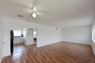 2250 Bay Dr in Miami Beach, FL - Building Photo - Building Photo