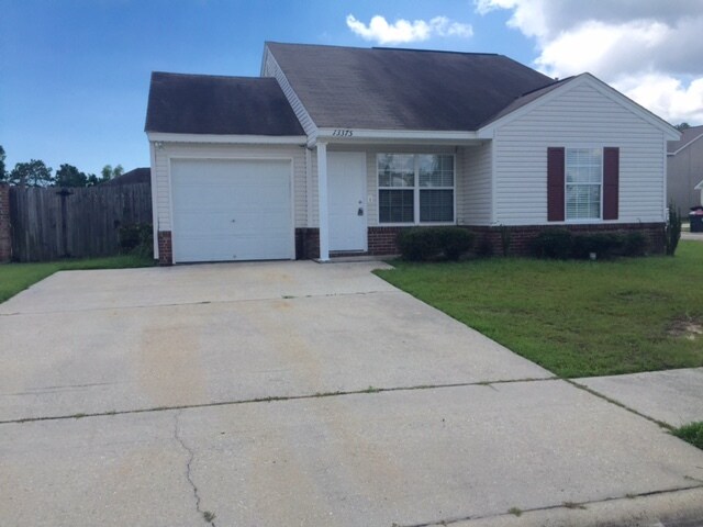 13375 Chris Dr in Gulfport, MS - Building Photo