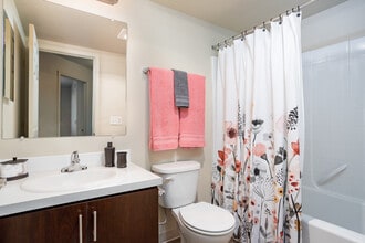 Edgewater Luxury Apartments in King City, OR - Building Photo - Building Photo