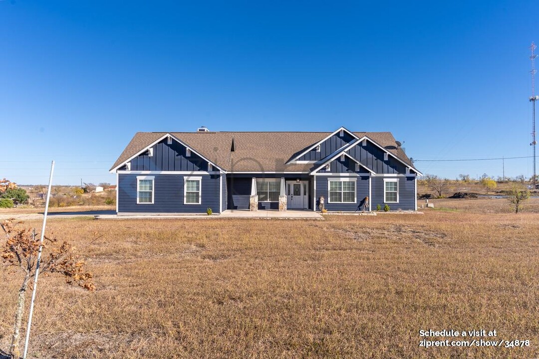 1885 Co Rd 452 in Taylor, TX - Building Photo