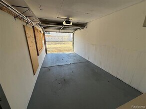 15894 Cambridge Dr, Unit 23 in Clinton Township, MI - Building Photo - Building Photo