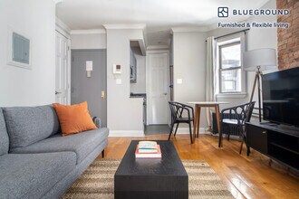 118 Christopher St, Unit FL4-ID1162 in New York, NY - Building Photo - Building Photo