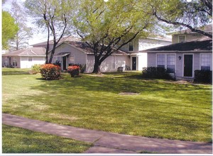 Bayshore Park Apartments in Pasadena, TX - Building Photo - Building Photo