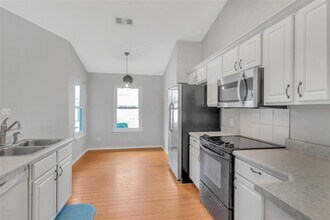 8560 High School Blvd in Navarre, FL - Foto de edificio - Building Photo